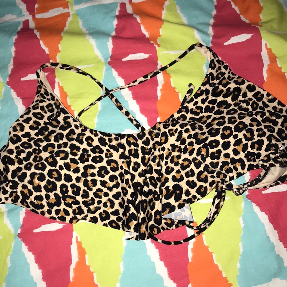 Scoop neck leopard bikini top